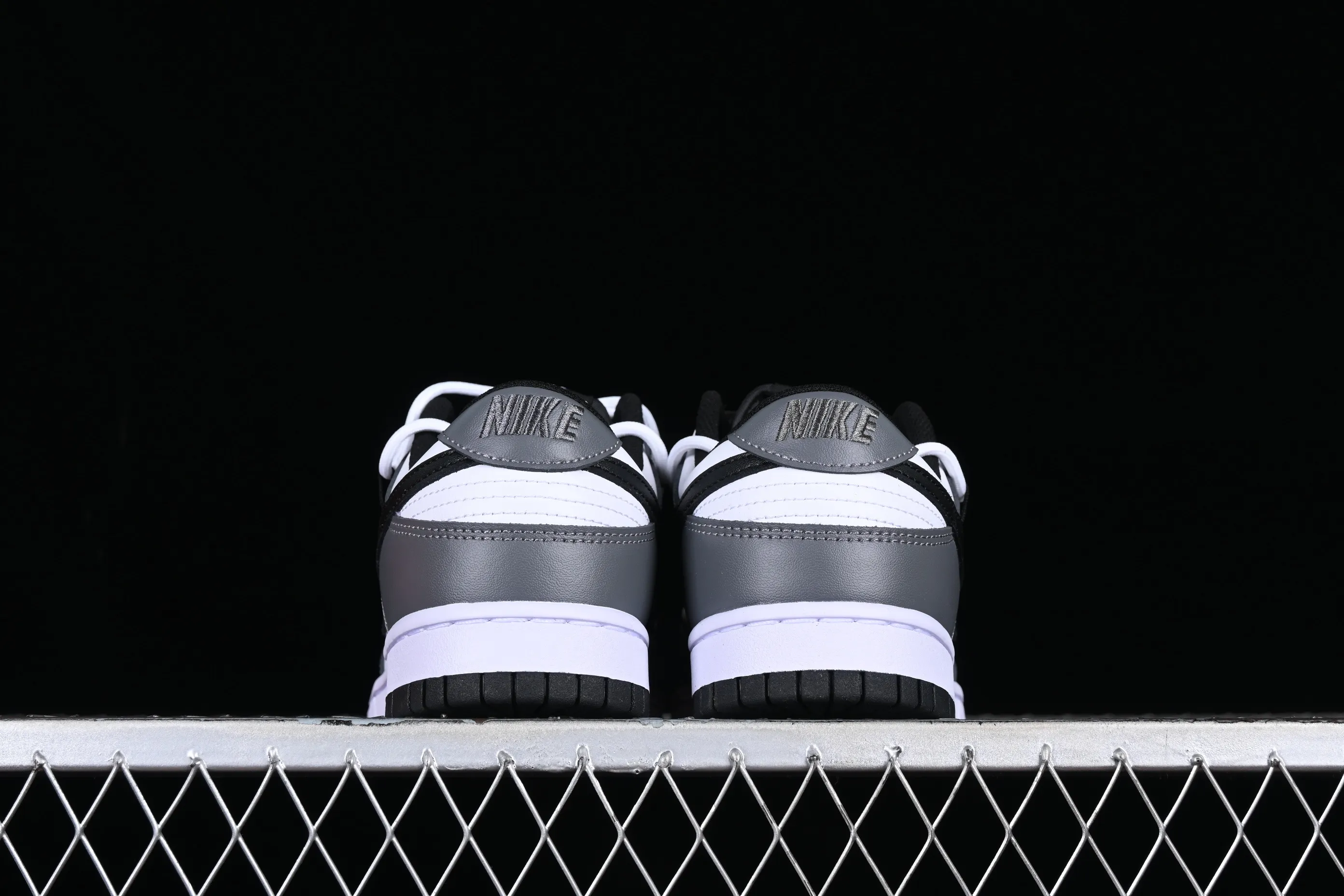 All Categories Nk SB Dunk Series Nk SB Dunk Low Low-top sneakers Nk SB Dunk Low Strap white and gray SB low-top sports and leisure sneakers DD1503-101